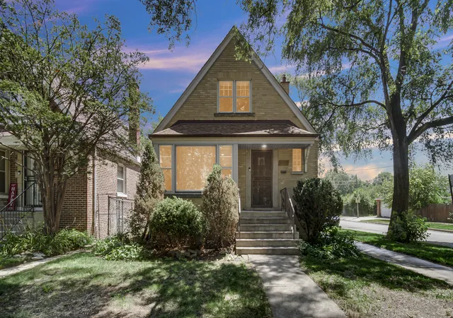 Photo 2 of Single family home for sale at 8459 S Elizabeth St, Chicago, IL 60620 | MLS# 12786757 | Listing updated on 2026-10-21