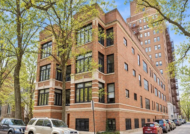 Photo 1 of Townhouse for sale at 5800 S Blackstone Ave #3N, Chicago, IL 60637 | MLS# 12786769 | Listing updated on 2026-10-22