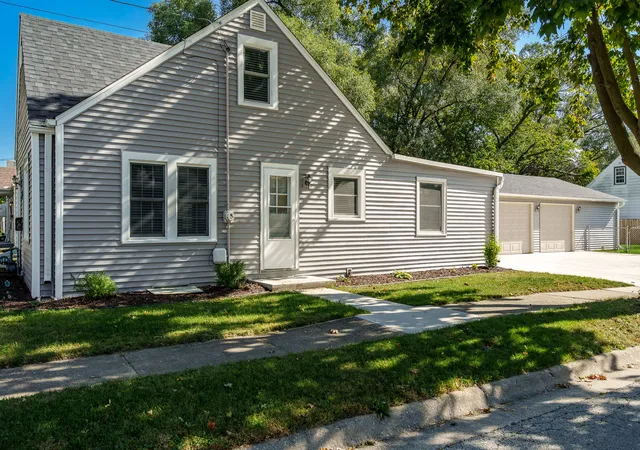 Photo 3 of Sale Pending at 803 River Ln, Loves Park, IL 61111 | MLS# 12786771 | Listing updated on 2026-10-23