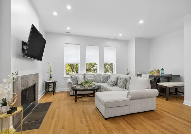 Listing Photo 4 - Condo for sale at Palmer Pointe, Unit 3N 2134 N Natchez Ave, Palmer Pointe, Chicago, IL 60707 | Built Year: 2006-2007