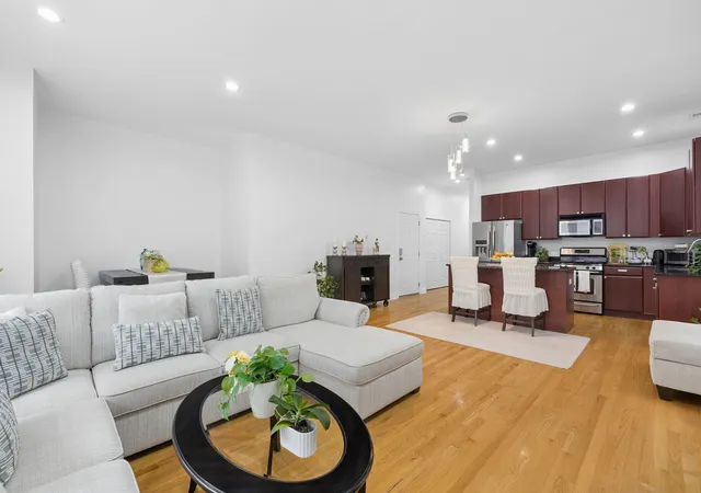 Listing Photo 5 - Condo for sale at Palmer Pointe, Unit 3N 2134 N Natchez Ave, Palmer Pointe, Chicago, IL 60707 | Built Year: 2006-2007