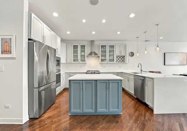 Photo 3 of Condo for sale at 2041 W Division St #302, Chicago, IL 60622 | MLS# 12786783 | Listing updated on 2026-10-22