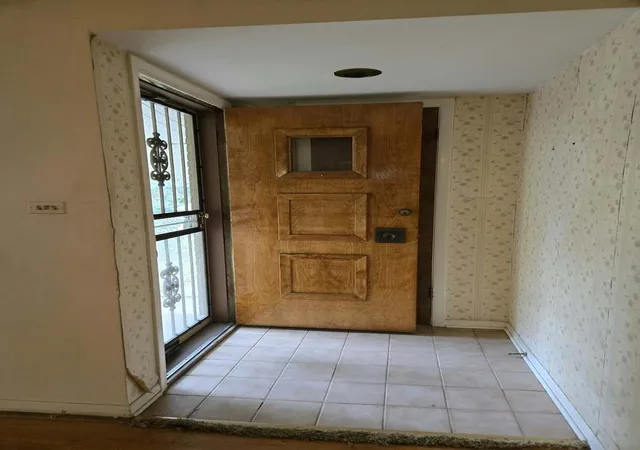 Photo 3 of Single family home for sale at 845 N Rainbow Dr, Glenwood, IL 60425 | MLS# 12786787 | Listing updated on 2026-10-21