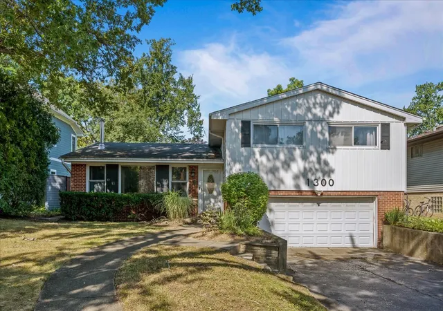 Photo 1 of Single family home for sale at 1300 Knollwood Rd, Deerfield, IL 60015 | MLS# 12786789 | Listing updated on 2026-10-21