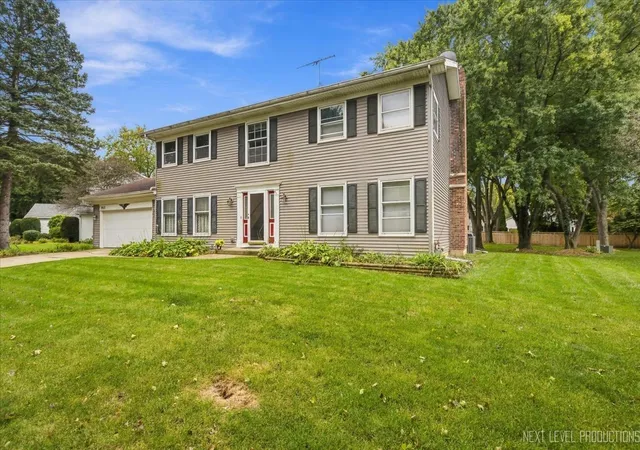 Single family home for sale at 910 Redwing Dr, Geneva, IL 60134 | MLS# 12786796