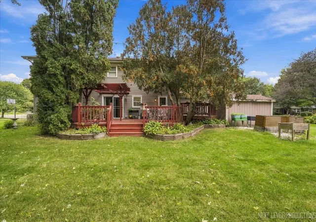Photo 3 of Single family home for sale at 910 Redwing Dr, Geneva, IL 60134 | MLS# 12786796 | Listing updated on 2026-10-22