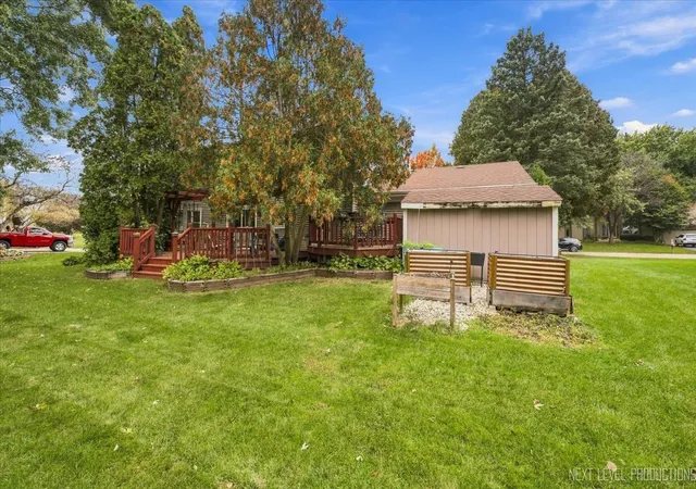 Photo 4 of Single family home for sale at 910 Redwing Dr, Geneva, IL 60134 | MLS# 12786796 | Listing updated on 2026-10-22