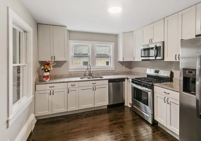 Photo 3 of Single family home for sale at 10104 S Kildare Ave, Oak Lawn, IL 60453 | MLS# 12786807 | Listing updated on 2026-10-21