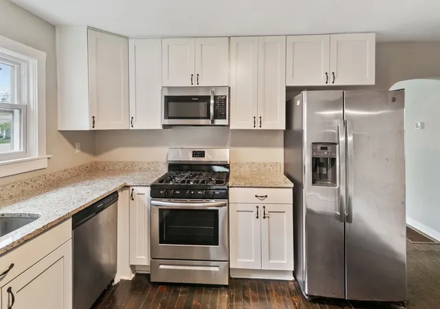 Photo 4 of Single family home for sale at 10104 S Kildare Ave, Oak Lawn, IL 60453 | MLS# 12786807 | Listing updated on 2026-10-21