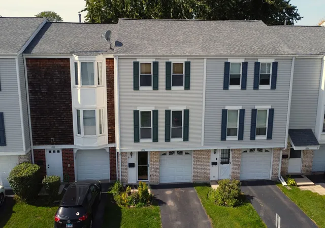 Photo 2 of Townhouse for sale at 1990 Oxford Ln, Hoffman Estates, IL 60169 | MLS# 12786809 | Listing updated on 2026-10-22