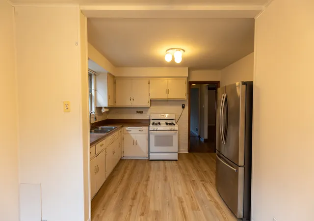 Photo 3 of Single family home for sale at 2433 S Keystone Ave, Riverside, IL 60546 | MLS# 12786826 | Listing updated on 2026-10-21