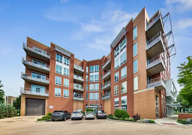 Photo 2 of Condo for sale at 4846 N Clark St #208, Chicago, IL 60640 | MLS# 12786831 | Listing updated on 2026-10-22