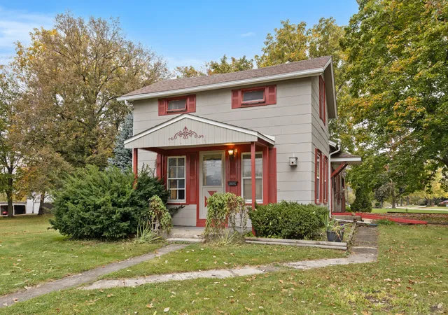 Photo 1 of Single family home for sale at 704 W Grant Hwy, Marengo, IL 60152 | MLS# 12786834 | Listing updated on 2026-10-22