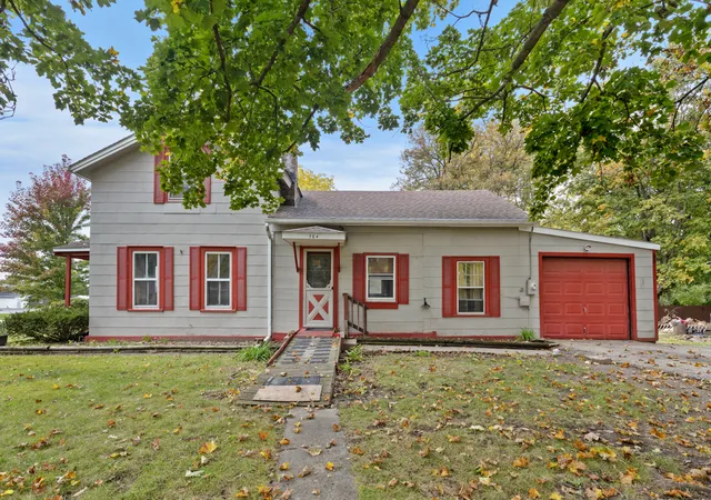 Photo 3 of Single family home for sale at 704 W Grant Hwy, Marengo, IL 60152 | MLS# 12786834 | Listing updated on 2026-10-22
