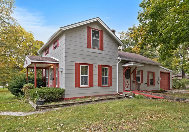 Photo 4 of Single family home for sale at 704 W Grant Hwy, Marengo, IL 60152 | MLS# 12786834 | Listing updated on 2026-10-22