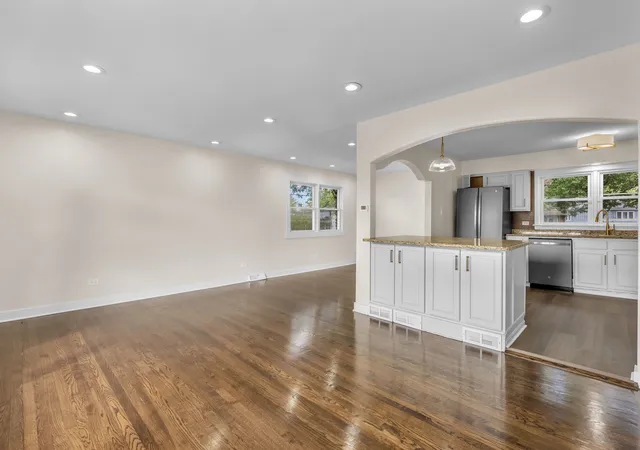 Photo 3 of Single family home for sale at 17061 Evans Dr, South Holland, IL 60473 | MLS# 12786836 | Listing updated on 2026-10-23