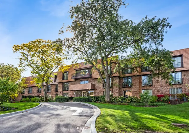 Condo for sale at 3900 Dundee Rd #304, Northbrook, IL 60062 | MLS# 12786847