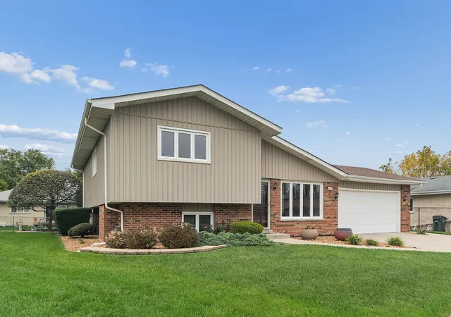 Photo 1 of Single family home for sale at 6148 La Grande Ct, Oak Forest, IL 60452 | MLS# 12786866 | Listing updated on 2026-10-22
