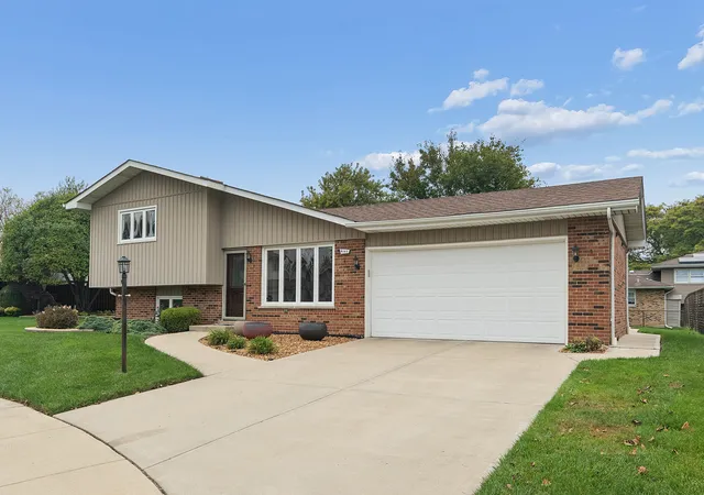 Photo 2 of Single family home for sale at 6148 La Grande Ct, Oak Forest, IL 60452 | MLS# 12786866 | Listing updated on 2026-10-22