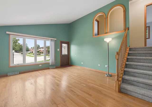 Photo 4 of Single family home for sale at 6148 La Grande Ct, Oak Forest, IL 60452 | MLS# 12786866 | Listing updated on 2026-10-22