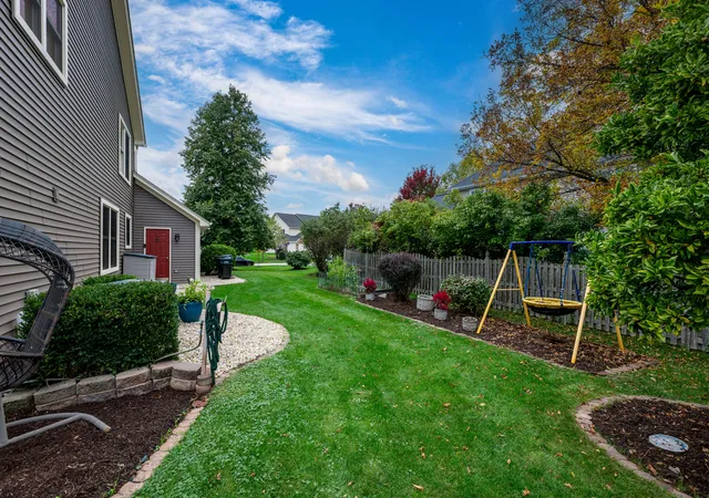 Photo 2 of Single family home for sale at 5485 Fox Path Ln, Hoffman Estates, IL 60192 | MLS# 12786867 | Listing updated on 2026-10-22