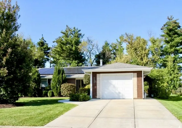 Single family home for sale at 1470 Edgefield Ln, Hoffman Estates, IL 60169 | MLS# 12786868
