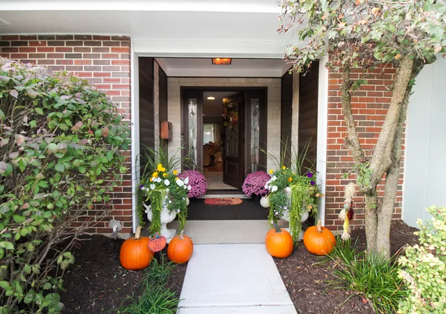 Photo 1 of Single family home for sale at 1470 Edgefield Ln, Hoffman Estates, IL 60169 | MLS# 12786868 | Listing updated on 2026-10-22