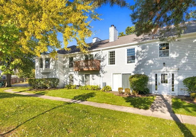 Photo 2 of Condo for sale at 1170 Spring Garden Cir #70, Naperville, IL 60563 | MLS# 12786879 | Listing updated on 2026-10-23