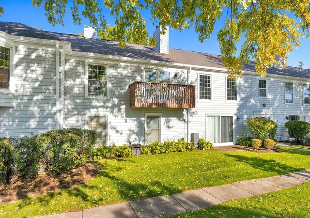 Photo 3 of Condo for sale at 1170 Spring Garden Cir #70, Naperville, IL 60563 | MLS# 12786879 | Listing updated on 2026-10-23