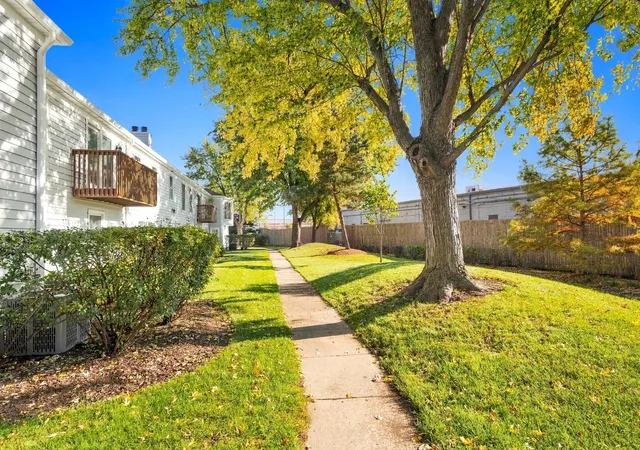 Photo 4 of Condo for sale at 1170 Spring Garden Cir #70, Naperville, IL 60563 | MLS# 12786879 | Listing updated on 2026-10-23