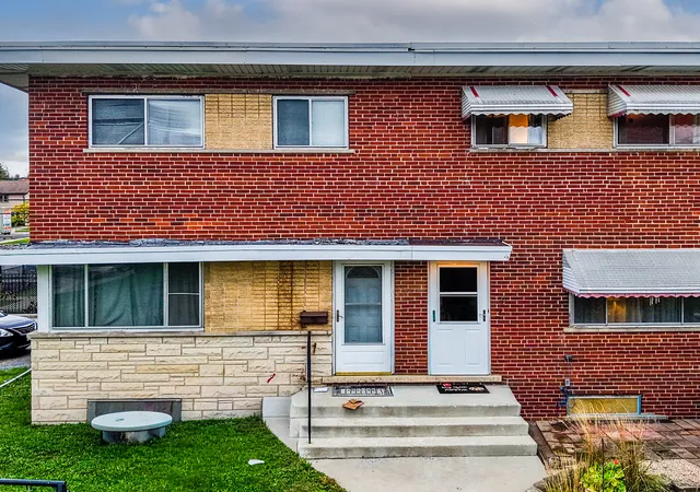 Photo 1 of Townhouse for sale at 4 E Judith Ann Dr, Mount Prospect, IL 60056 | MLS# 12786880 | Listing updated on 2026-10-22