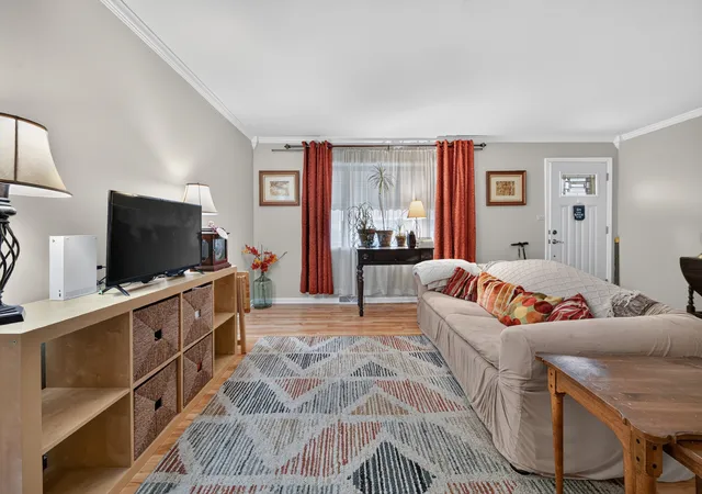 Photo 3 of Townhouse for sale at 4 E Judith Ann Dr, Mount Prospect, IL 60056 | MLS# 12786880 | Listing updated on 2026-10-22