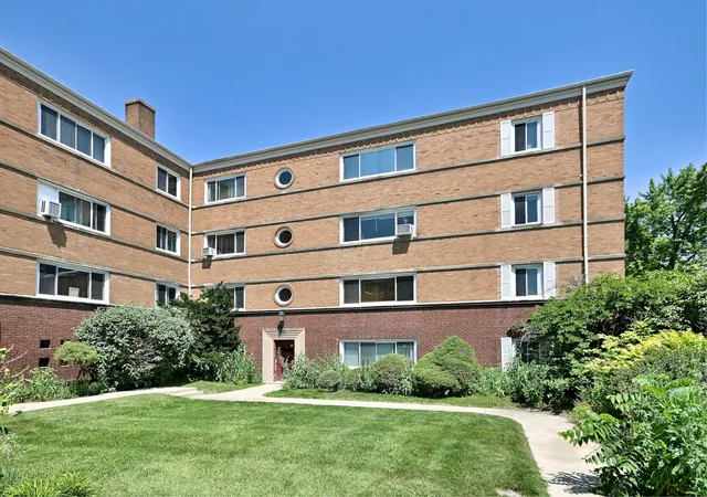 Photo 2 of Condo for sale at 1112 N Harlem Ave #1, River Forest, IL 60305 | MLS# 12786881 | Listing updated on 2026-10-21