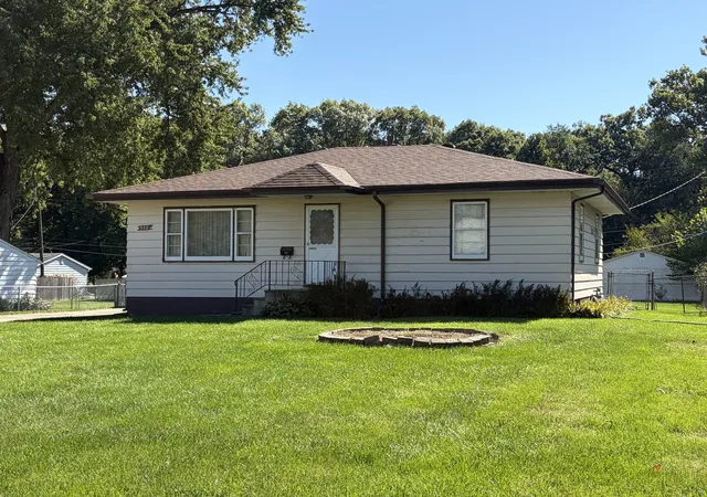 Photo 1 of Single family home for sale at 546 Oaklawn Ave, East Moline, IL 61244 | MLS# 12786891 | Listing updated on 2026-10-16