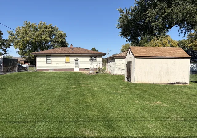 Photo 3 of Single family home for sale at 546 Oaklawn Ave, East Moline, IL 61244 | MLS# 12786891 | Listing updated on 2026-10-16