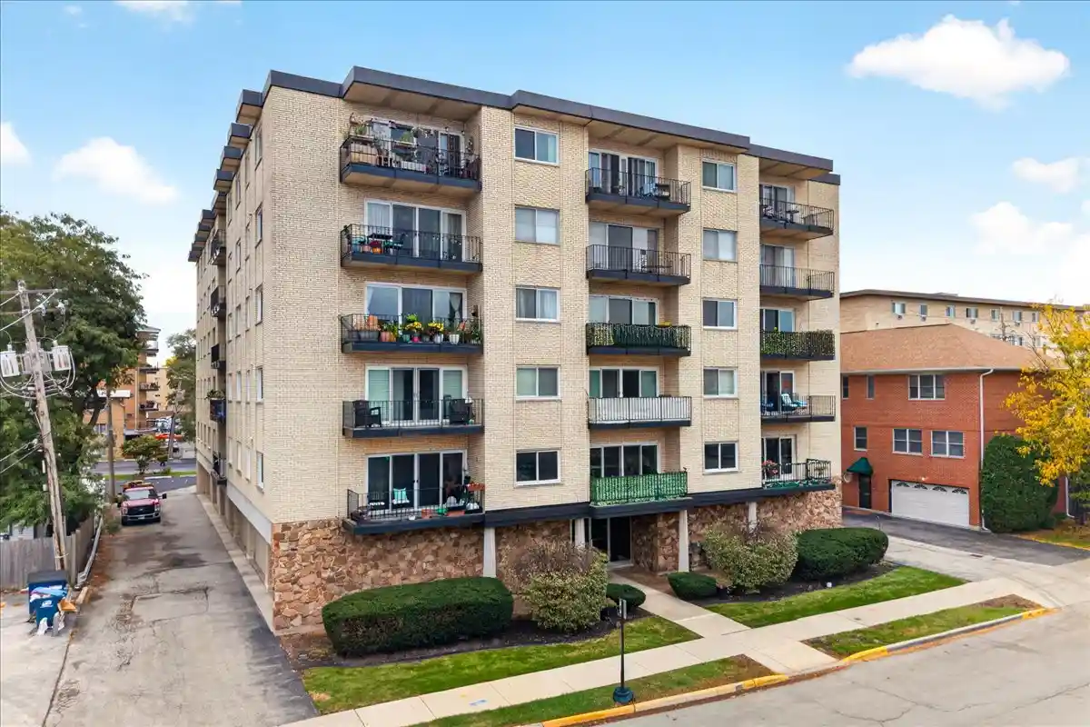 Listing Photo 2 - Condo for sale in 7314 Randolph St located at 7314 Randolph St, Forest Park, IL 60130 - Unit #4E