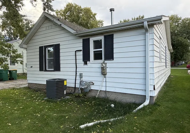 Photo 1 of Single family home for sale at 1023 Wild St, Sycamore, IL 60178 | MLS# 12786907 | Listing updated on 2026-10-22