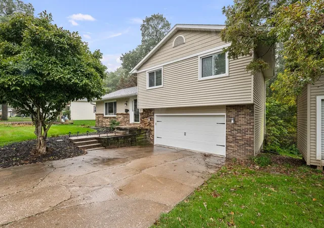 Photo 1 of Single family home for sale at 610 Forest Rd, East Moline, IL 61244 | MLS# 12786908 | Listing updated on 2026-10-20