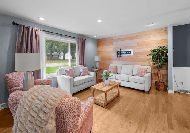 Photo 3 of Single family home for sale at 610 Forest Rd, East Moline, IL 61244 | MLS# 12786908 | Listing updated on 2026-10-20