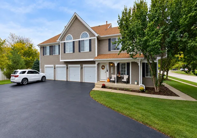 Photo 2 of Townhouse for sale at 1331 Lowell Dr, South Elgin, IL 60177 | MLS# 12786909 | Listing updated on 2026-10-22