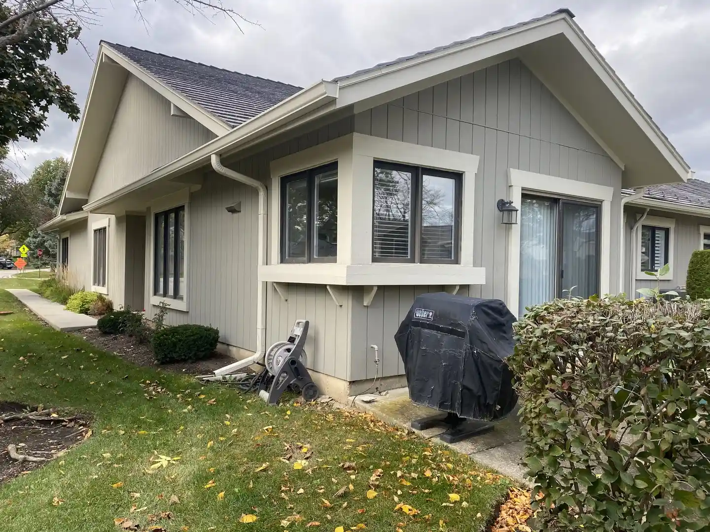 Listing Photo 2 - Condo for sale in 1427 James Ct located at 1427 James Ct, Libertyville, IL 60048 - Unit 1427 James Ct