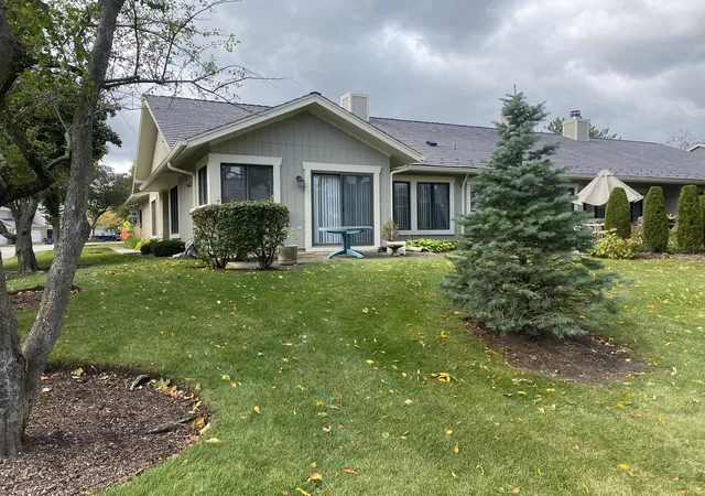 Photo 3 of Condo for sale at 1427 James Ct, Libertyville, IL 60048 | MLS# 12786920 | Listing updated on 2026-10-22