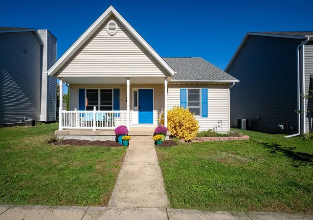 Photo 1 of Single family home for sale at 908 Perry Ln, Normal, IL 61761 | MLS# 12786925 | Listing updated on 2026-10-22