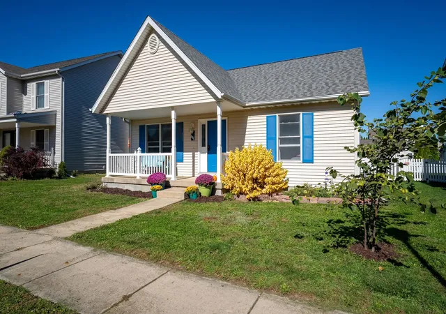 Photo 2 of Single family home for sale at 908 Perry Ln, Normal, IL 61761 | MLS# 12786925 | Listing updated on 2026-10-22
