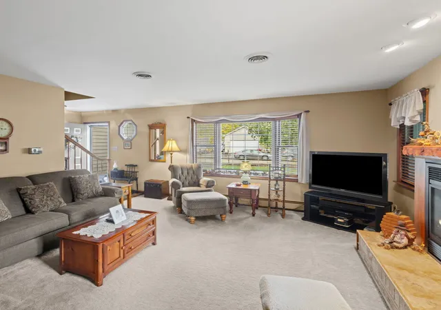Photo 4 of Single family home for sale at 210 S Virginia St, Coal City, IL 60416 | MLS# 12786928 | Listing updated on 2026-10-22