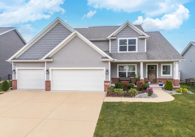 Photo 2 of Single family home for sale at 1116 Staghorne Way, Bloomington, IL 61705 | MLS# 12786965 | Listing updated on 2026-10-25