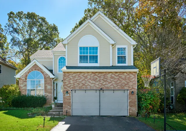 Single family home for sale at 11 Eagle Ct, Streamwood, IL 60107 | MLS# 12786976