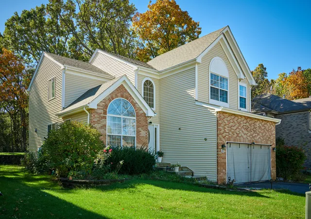 Photo 1 of Single family home for sale at 11 Eagle Ct, Streamwood, IL 60107 | MLS# 12786976 | Listing updated on 2026-10-22