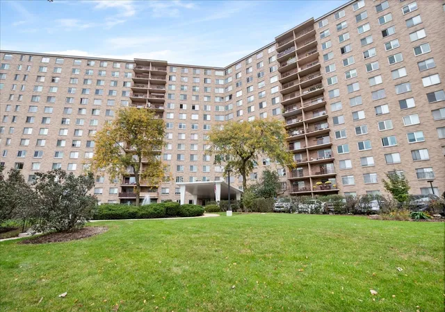 Photo 1 of Condo for sale at 6833 N Kedzie Ave #809, Chicago, IL 60645 | MLS# 12786977 | Listing updated on 2026-10-22