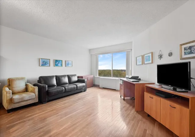 Photo 3 of Condo for sale at 6833 N Kedzie Ave #809, Chicago, IL 60645 | MLS# 12786977 | Listing updated on 2026-10-22
